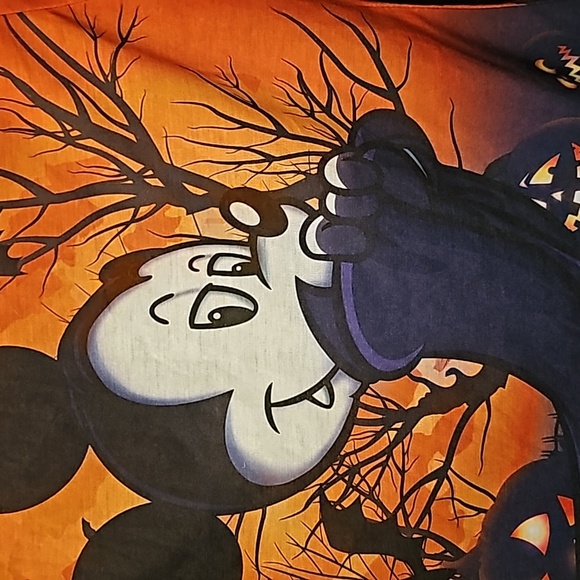 Disney Halloween Tshirt - Picture 4 of 4